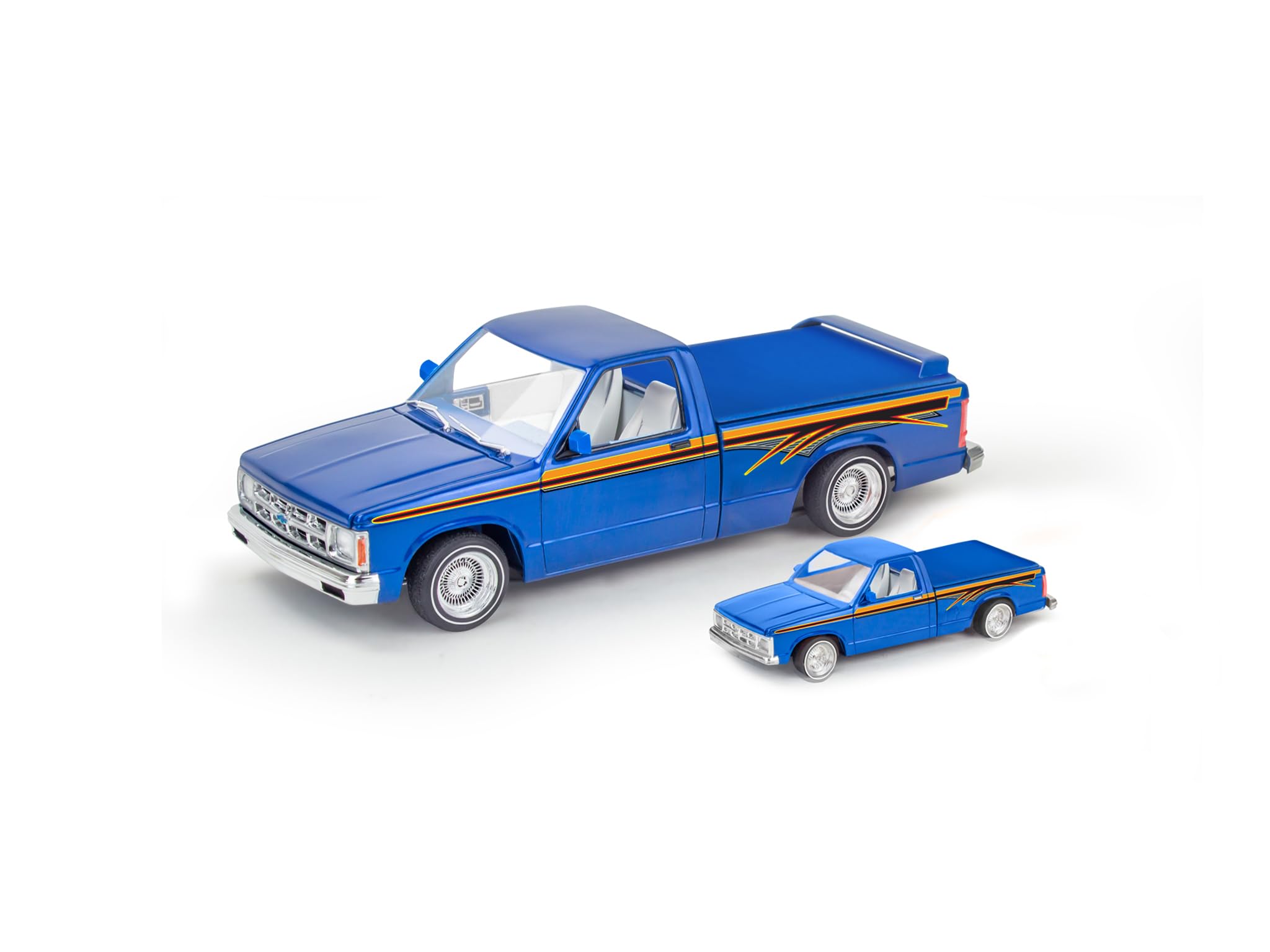 自動車 Revell Chevy S-10 Lowrider 3 in 1 LEVEL 4 MODEL KIT 1991 CHEVROLET S-10 LOWRIDER PICKUP 1/25